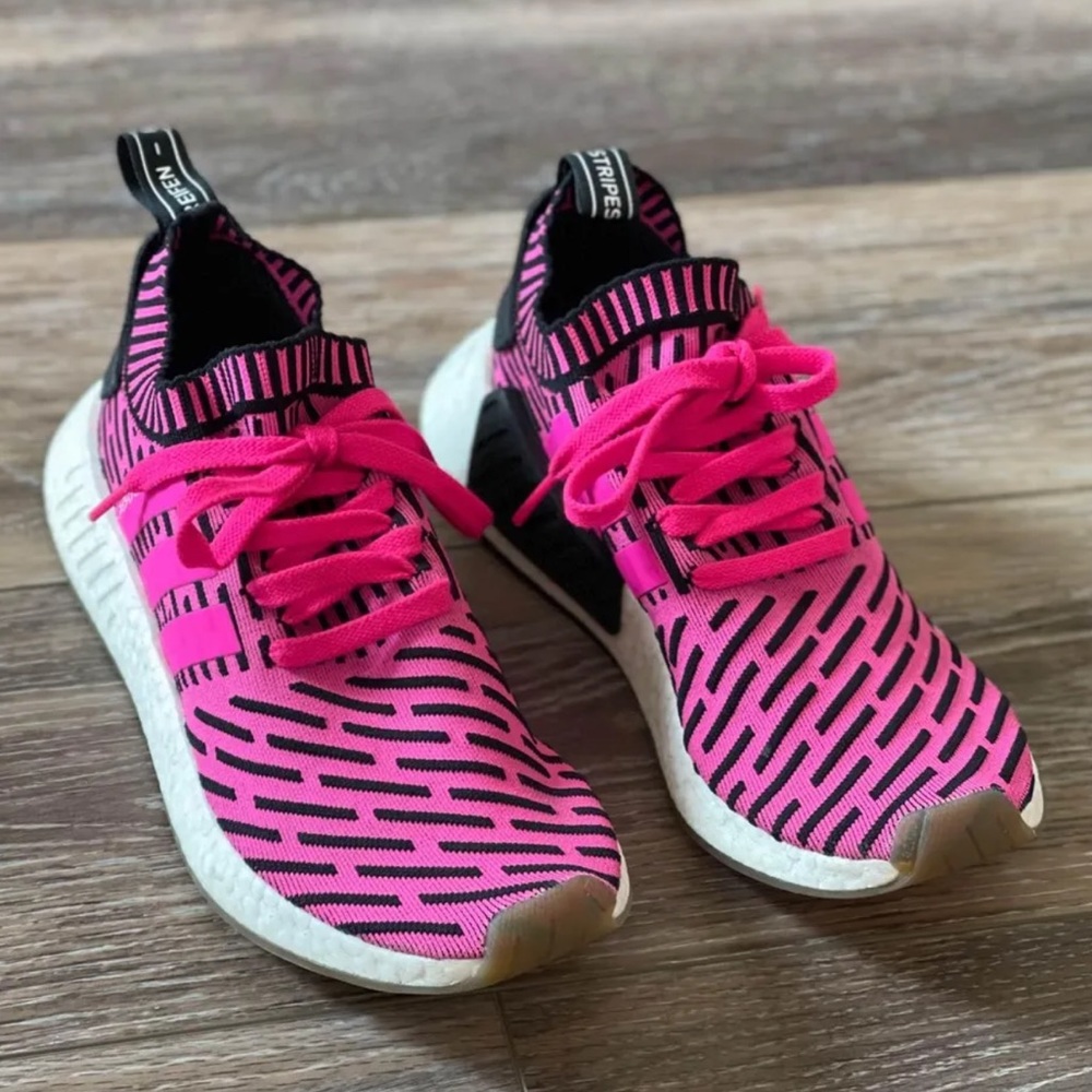 Adidas Women NMD R2 Primeknit Sneakers size 10